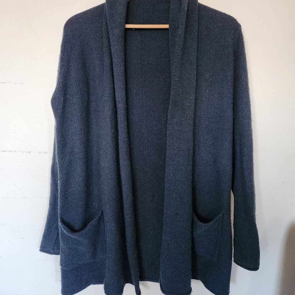 Aritzia Babaton 80% Wool Small Sweater *some pilling and a small hole*
